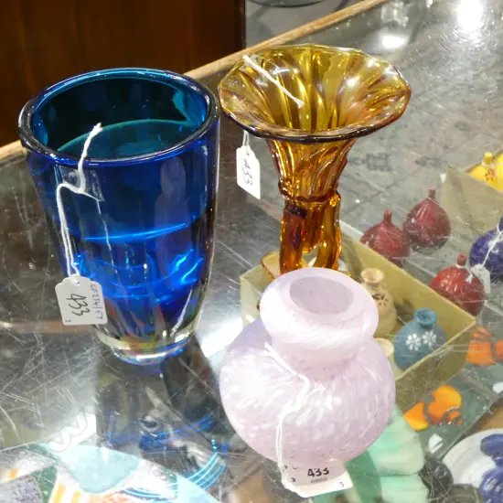 3 COLOURED GLASS VASES H165MM TALLEST