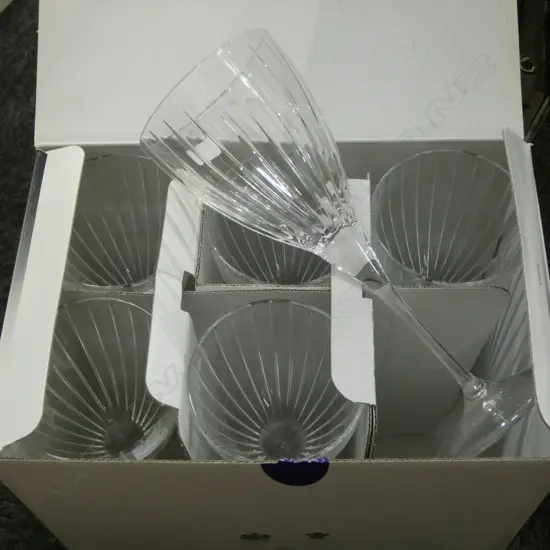 BOXED SET OF 6 RD CRYSTAL WINE GLASSES