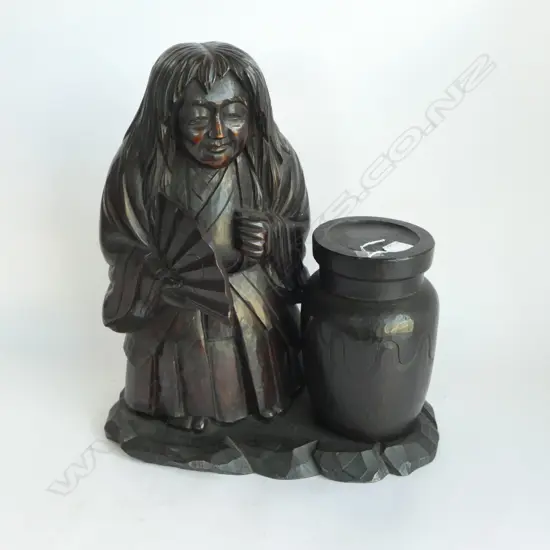 LARGE OLD JAPANESE CARVING FIGURE IN ROBE BESIDE LGE URN H.490mm