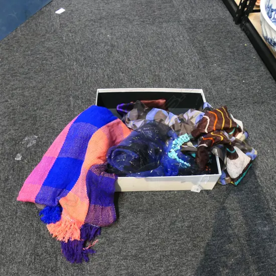 COLLECTION OF 5 FASHION SCARFS