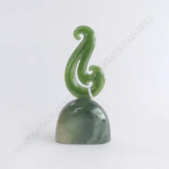 STYLISED POUNAMU MATUA ON BASE H.130mm