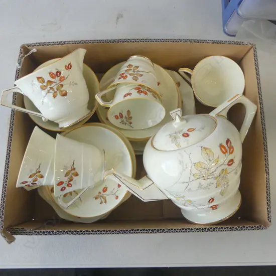 PARAGON CHINA TEASET TEAPOT 5CSPS SUGAR & CREAM JUG CRACK TO JUG