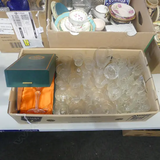 TRAY OF MIXED CRYSTAL GLASSES WITH BOXED WEBB CORBET COMMINWEATH GAMES TOASTING GOBLET