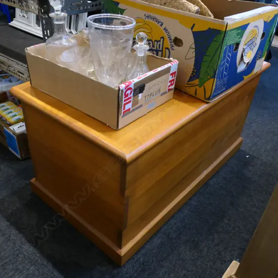 MODERN RIMU HINGE LIDDED STORAGE TRUNK / BLANKET BOX