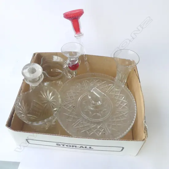 TRAY OF CRYSTAL BOWL HANDLED DISH 2 VASES DECANTER JUG & 2 CANDLESTICKS