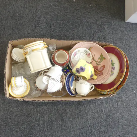 BOX LOT CHINA PLATES C/S & GLASS