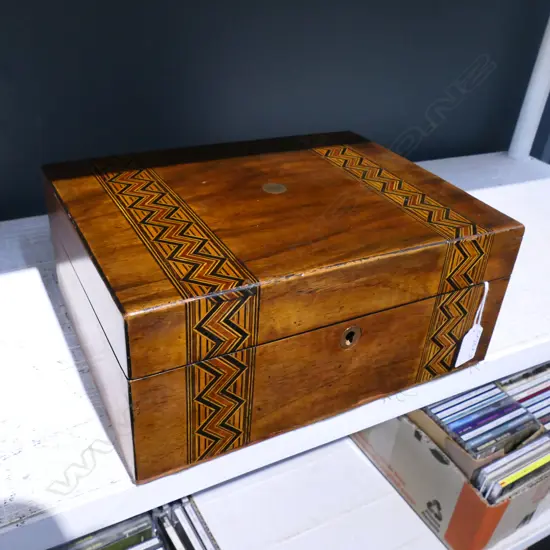 VICTORIAN WALNUT TUNBRIDGE INLAY JEWEL BOX with key 