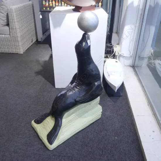 CONCRETE GARDEN SEAL H.830mm