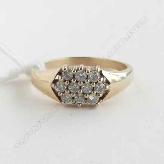 9CT GOLD AND WHITE STONE RING 3.21gms SIZE P