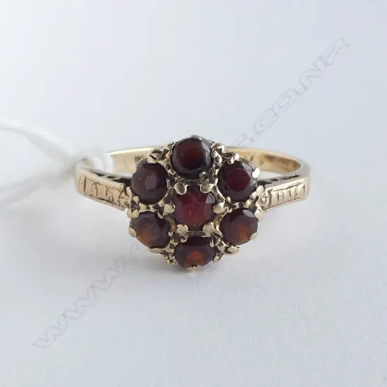 ANTIQUE 9ct YELLOW GOLD & GARNET CLUSTER RING english hall marks some abrasion 2.gms size M