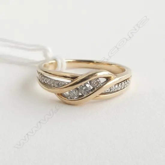 9ct DIAMOND SET RING, DIA=0.25ct, 3.0gm SIZE O