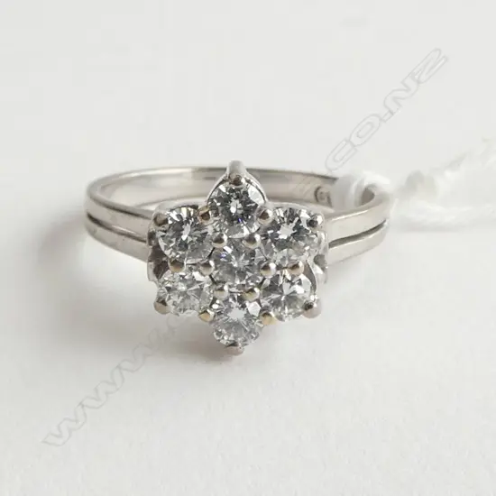 **RTV** 18ct DIAMOND CLUSTER RING, DIA=0.50ct, 3.2gm SIZE J 1/2