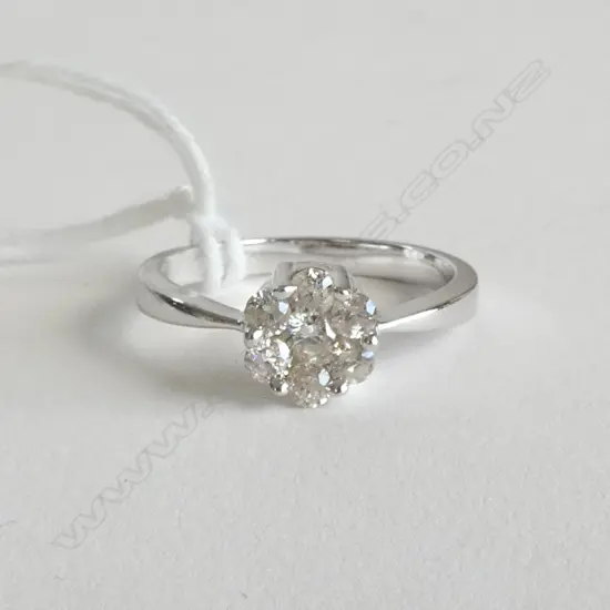 9CT WHITE GOLD AND DIAMOND CLUSTER RING (with valuation $1320.00 July 2011) SIZE M