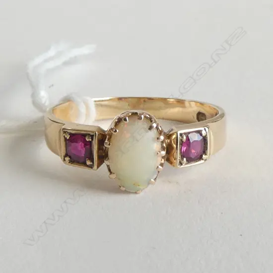 ESTATE 18CT RUBY OPAL RING, 2.9grms SIZE P