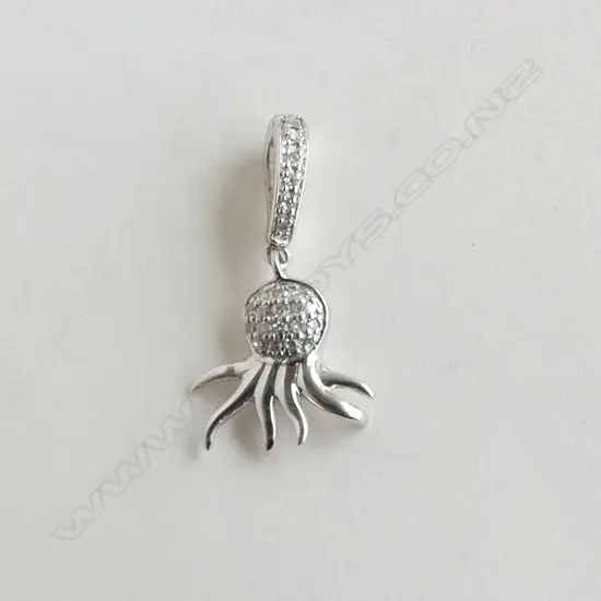 9CT WG & DIAMOND OCTOPUS PENDANT, 1.1gms