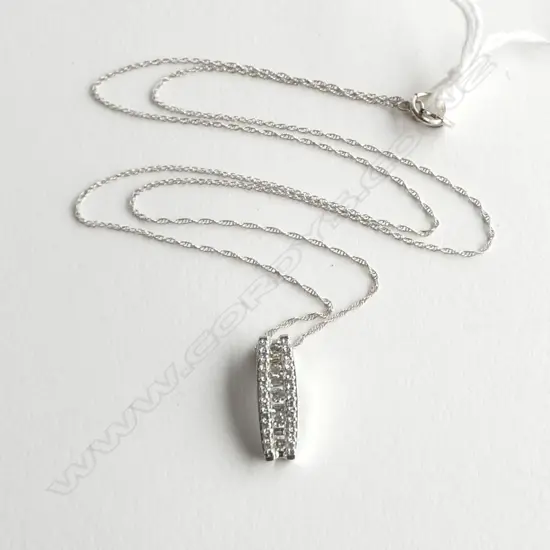 10ct WHT GOLD DIAMOND SET PENDANT on 10ct CHAIN, L.45cm, 2.1gm