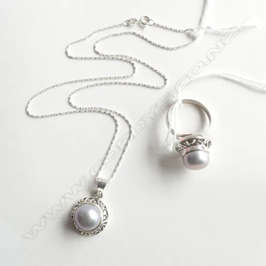 2 PC SET; GREY PEARL & SILVER PENDANT w SILVER CHAIN & SILVER SET GREY PEARL RING size R