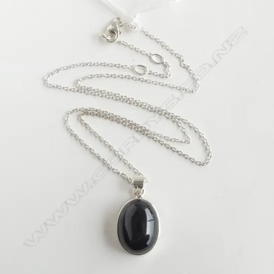 SILVER SET BLK STAR GEMSTONE PENDANT w. SILVER CHAIN, L.520mm