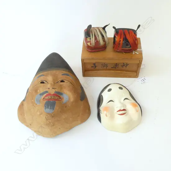 TWO VINTAGE JAPANESE MASKS, SML CERAMIC/LRG PAPIER MACHE & PR BOXED LACQUERED FOO DOG MASKS