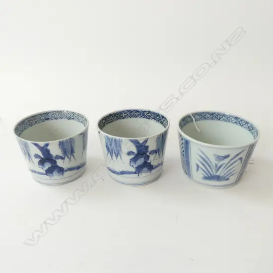 3 ORIENTAL B/W CUPS (PR 1 w. HAIRLINE) H.60mm