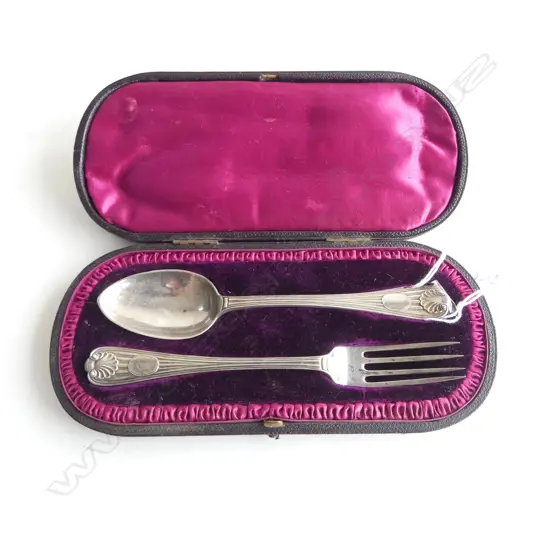 STERLING SILVER THREAD & SHELL SPOON & FORK CASED APPROX 80gms, L.150mm MAKER JA TS, 1885