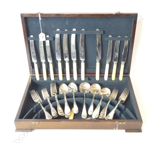 EP CUTLERY CANTEEN w. IVORINE 'BONE' HANDLED KNIVES