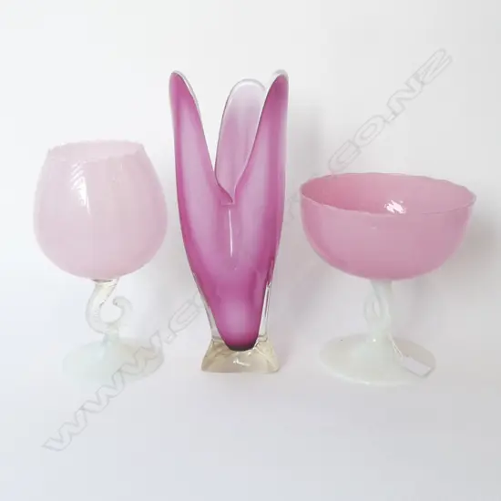 3 PCES PINK MURANO GLASS H.355mm 1 w. HAIRLINE