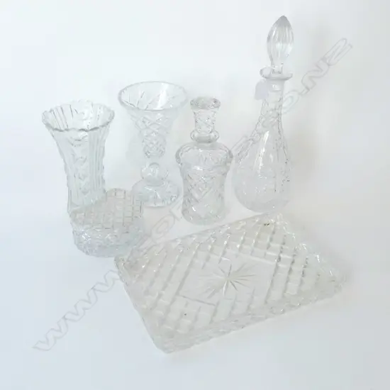 6 PCES CRYSTAL; 2 DECANTERS H.360mm, 2 VASES, TRAY, CONTAINER