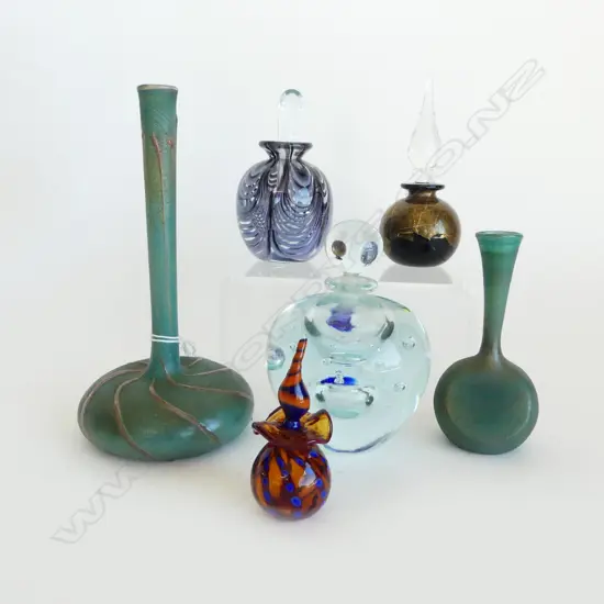 6 PCES ART GLASS; 4 PERFUME BOTTLES + 2 VASES H.170mm...