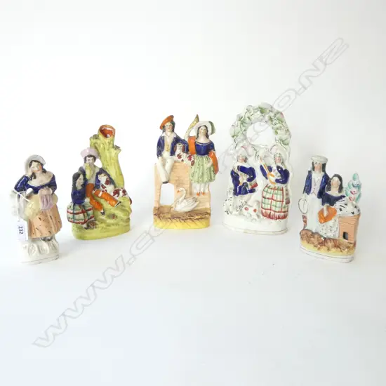 5 STAFFORDSHIRE FIGURINES H.230mm AF