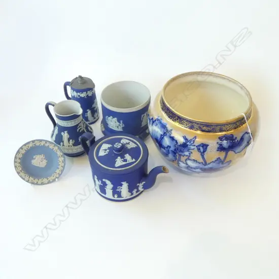 ROYAL DOULTON BURSLEM VASE H.190mm w. 5 ASST WEDGWOOD JASPERWARE (FAULTS)