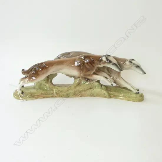 RACING GREYHOUNDS FIGURINE W.440mm