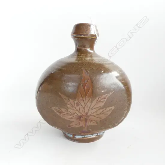 WARREN TIPPETT POT w. LEAF MOTIF H.205mm