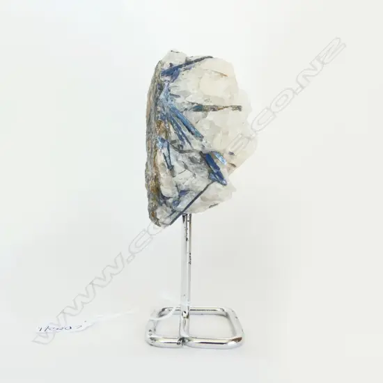 QUARTZ ON METAL STAND H.180mm