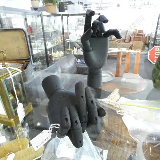 PR BLK WOODEN ARTICULATED HANDS