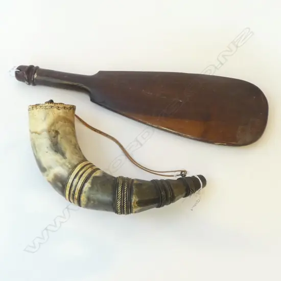 CARVED POWDER HORN (NO STOPPER) & CONTEMPORARY PACIFIC CLUB L.490mm