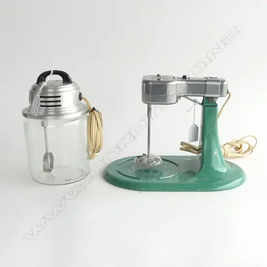 (3386,3582) WRIGHT INDUSTRIES Co. 1940s ELECTRIC MIXER H.200mm & WADE-YOUMANS Co. 'CHROME-EVER' ELECTRIC MIXER 