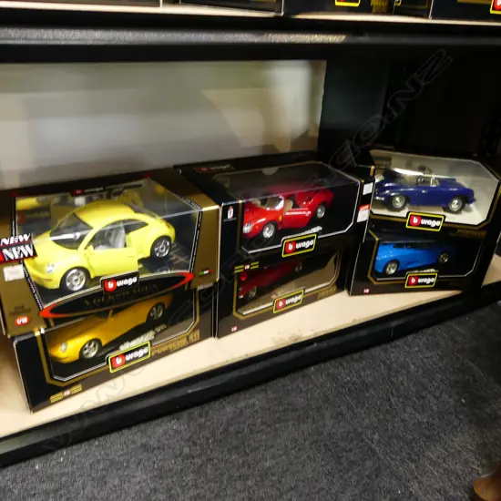 6 BOXED BBURAGO 1:18 MODELS; VOLKSWAGEWN NEW BEETLE 1998, PORSCHE 1933, BUGATTI ED 110, etc 
