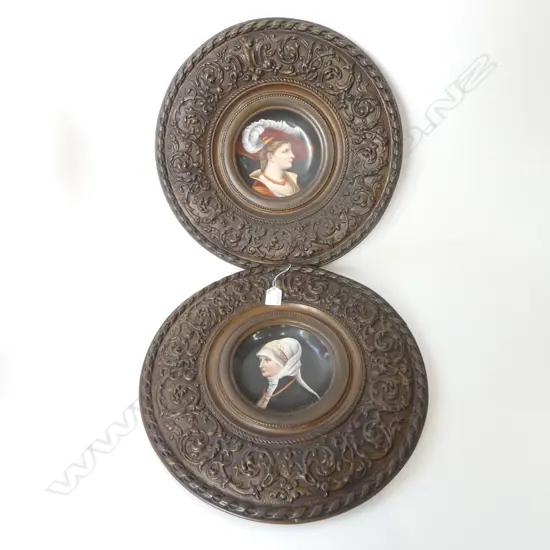 PR HAND PAINTED WALL PLATES 410mm dia