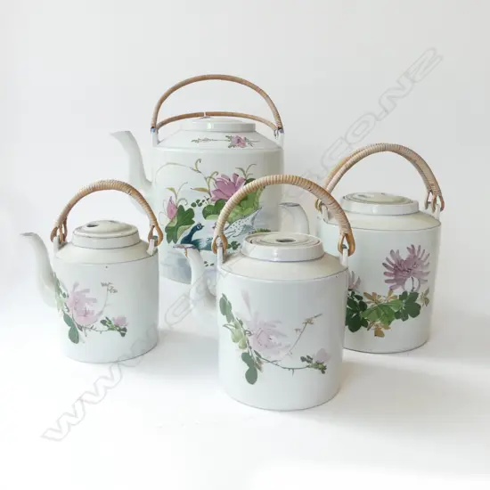 4 ORIENTAL TEA POTS H.320mm