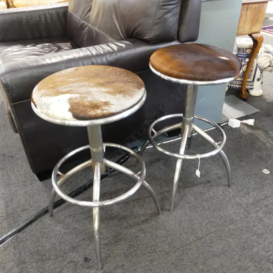 PR COWHIDE BAR STOOLS H.640mm