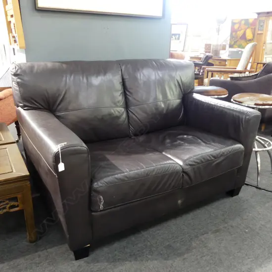 2 SEATER LEATHER SOFA 1400x910x900mm