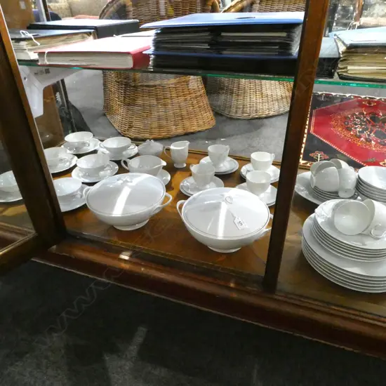 HUTSCHENREUTHER FLEURON BURGUND DINNER SERVICE