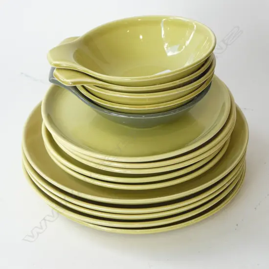 SELECTION MID CENTURY CERAMICS: INCL 15 PIECES RUSSELL WRIGHT USA + 2 TERRANCE CONRAN MIDWINTER PLATES ETC