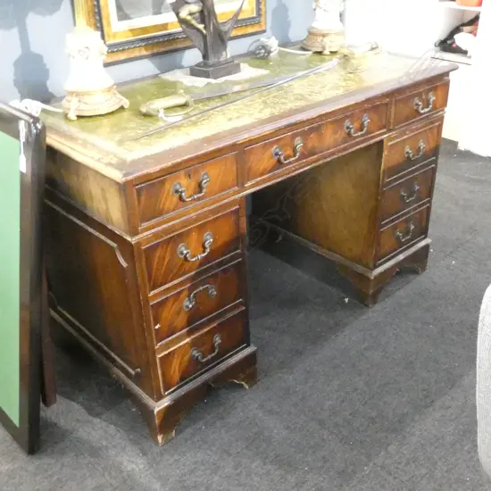 MAHOGANY PEDASTAL DESK w. GREEN INLAID LEATHER TOP 1210x610x750mm SHOWING WEAR