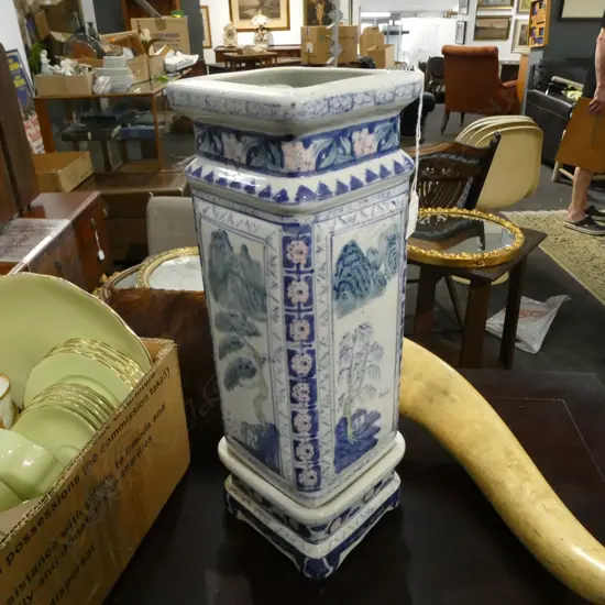 ORIENTAL VASE ON STAND H.430mm