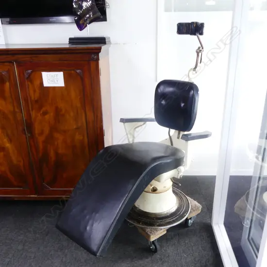 VINTAGE DENTAL CHAIR