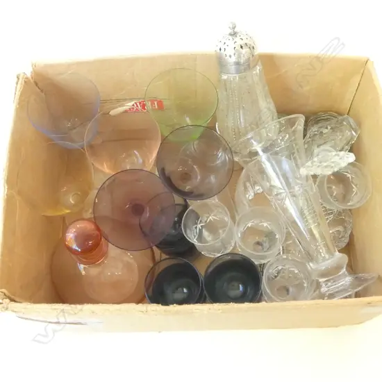 ASST CRYSTAL AND GLASSWARE INCLUDING 2 STUART