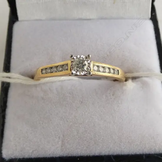 10ct GOLD & DIAMOND SOLITAIRE RING, 2.64gms SIZE Y