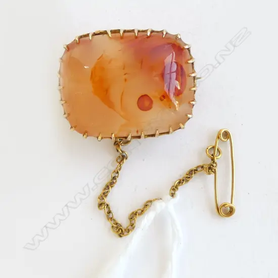 9ct GOLD FRAMED AGATE BROOCH quality claw setting 10.34gms 